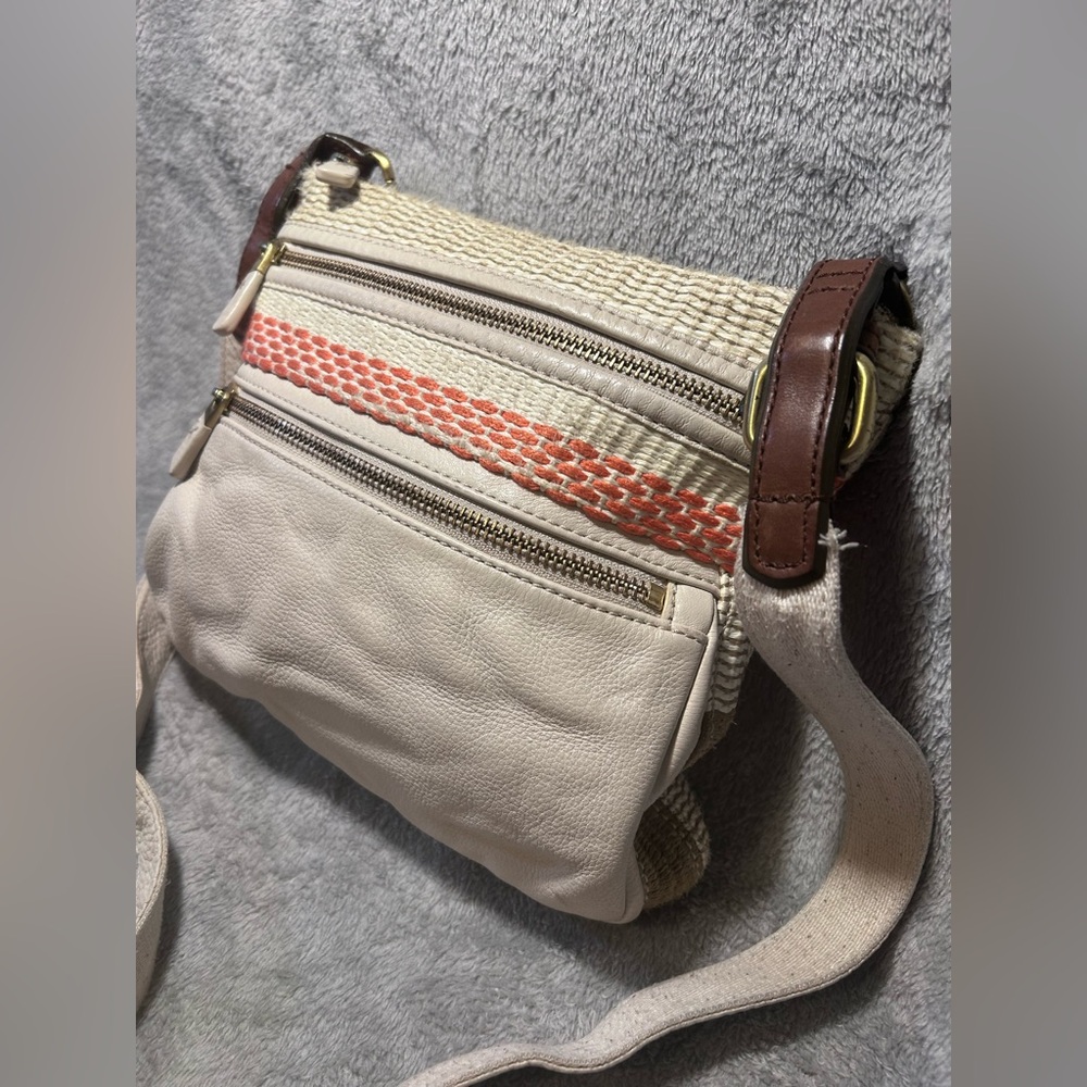 Fossil Bennett Crossbody Explorer Bag - Picture 3 of 7